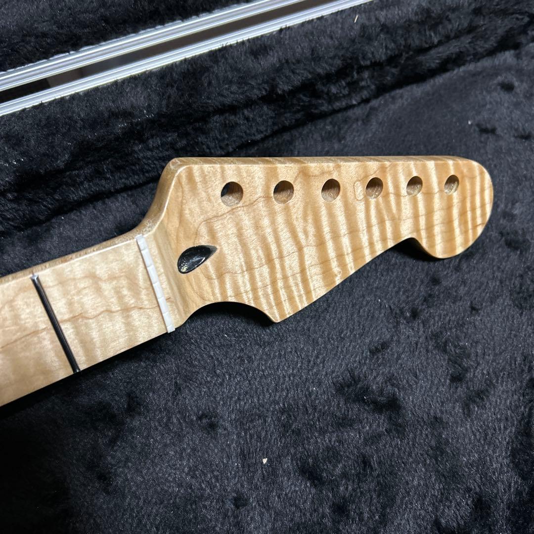 ストラトキャスター フレイムメイプルネック 22フレット