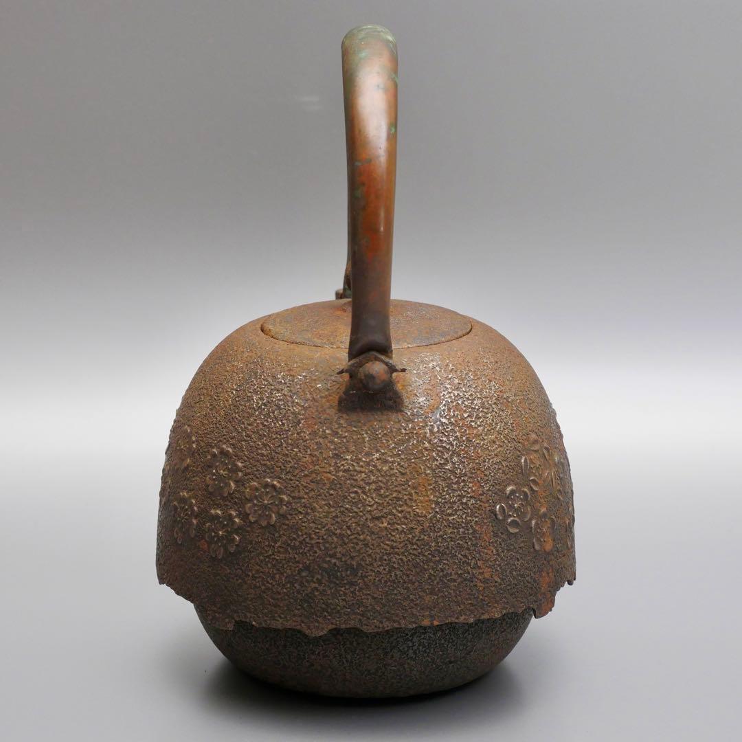 釜師 三好造 梅樹文 柚肌 尾垂鉄瓶 銅提手 時代物 茶道具 煎茶道具