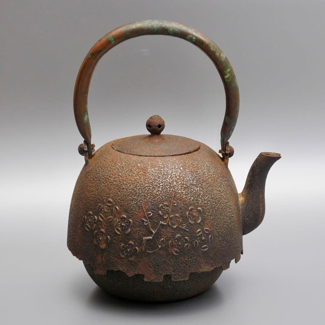 釜師 三好造 梅樹文 柚肌 尾垂鉄瓶 銅提手 時代物 茶道具 煎茶道具