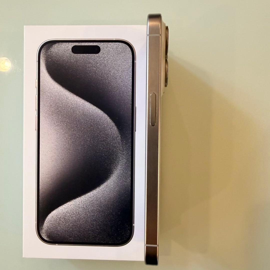F*J様 iPhone 15 Pro ホワイトチタニウム 256GB SIM フ