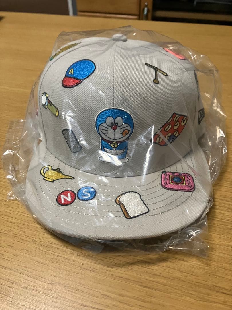 ドラえもん×ニューエラ　9FIFTY 刺繍キャップ ベージュ
