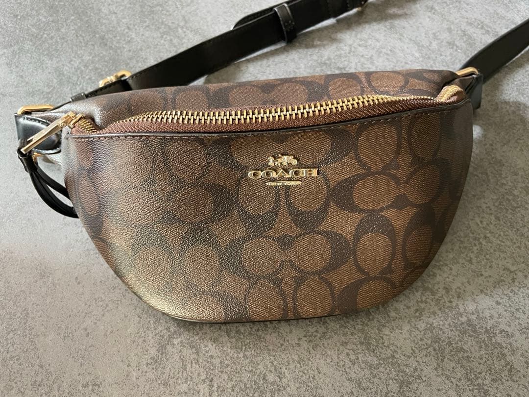 coach コーチ　ボディーバック　ロゴパターン