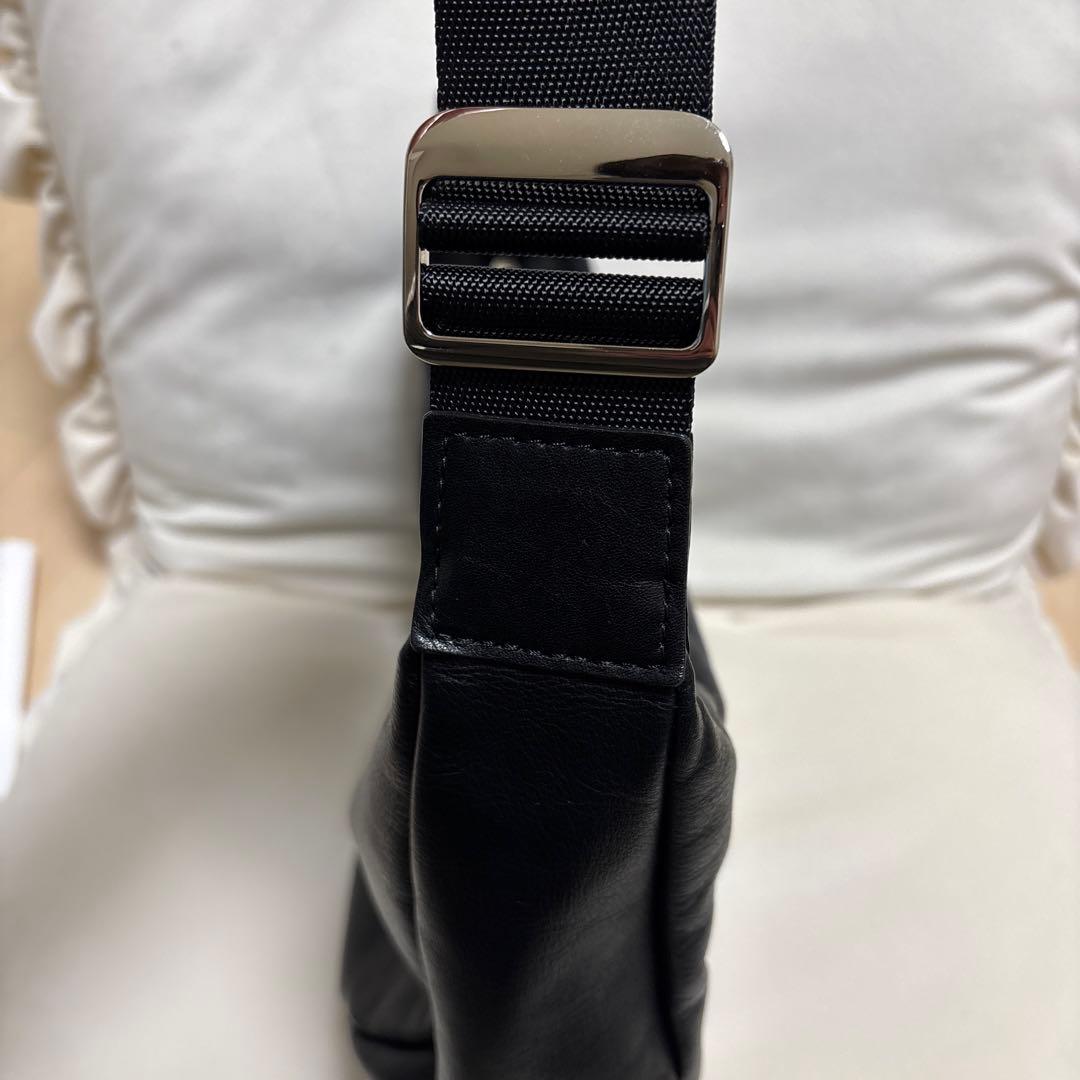 russet ソフトレザーラウンドショルダーバッグ