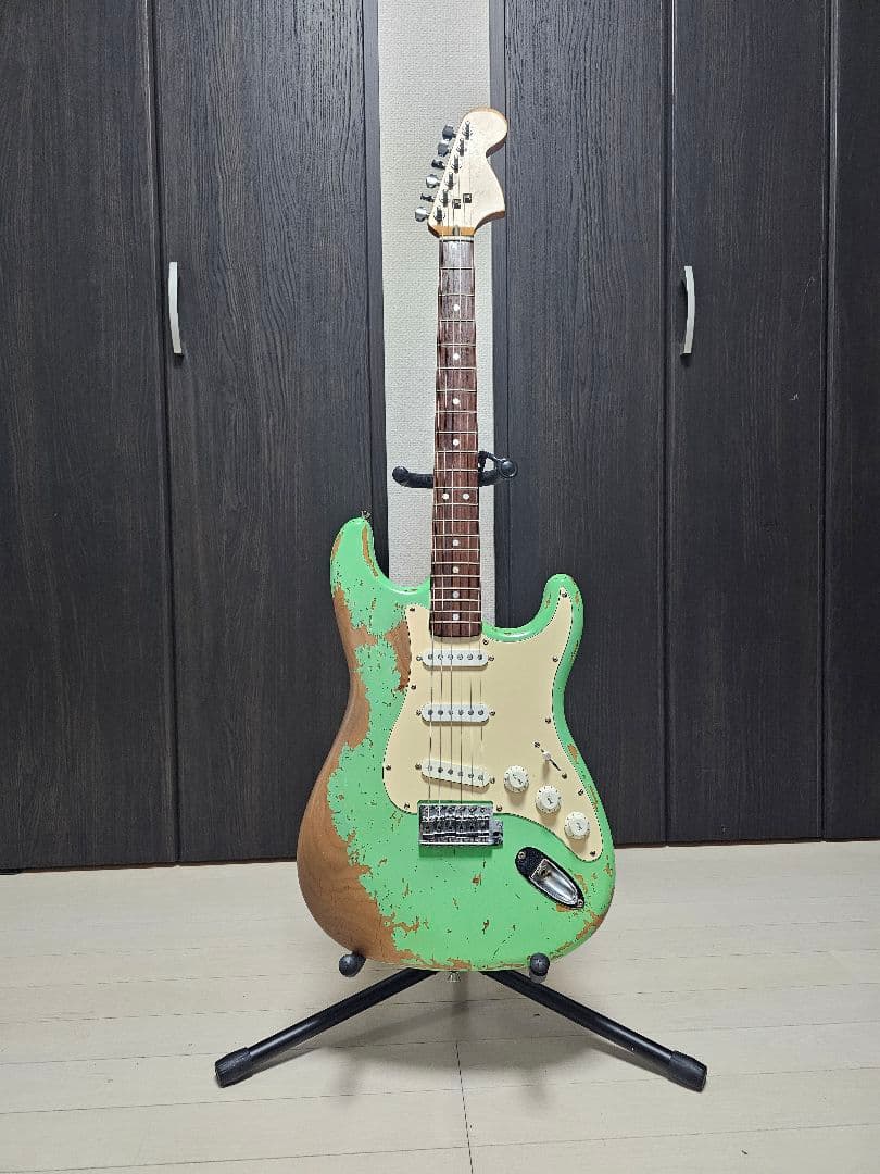 ストラトタイプ　ハードレリック仕様　コンポーネントギター