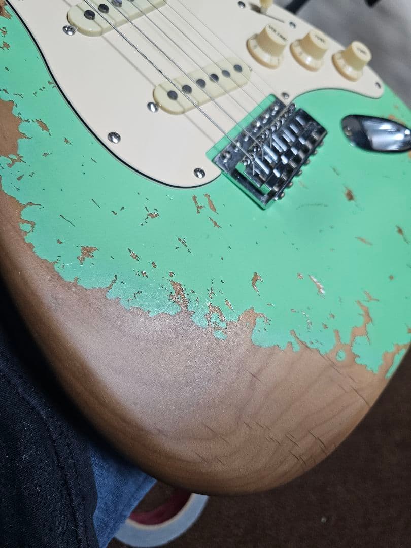 ストラトタイプ　ハードレリック仕様　コンポーネントギター