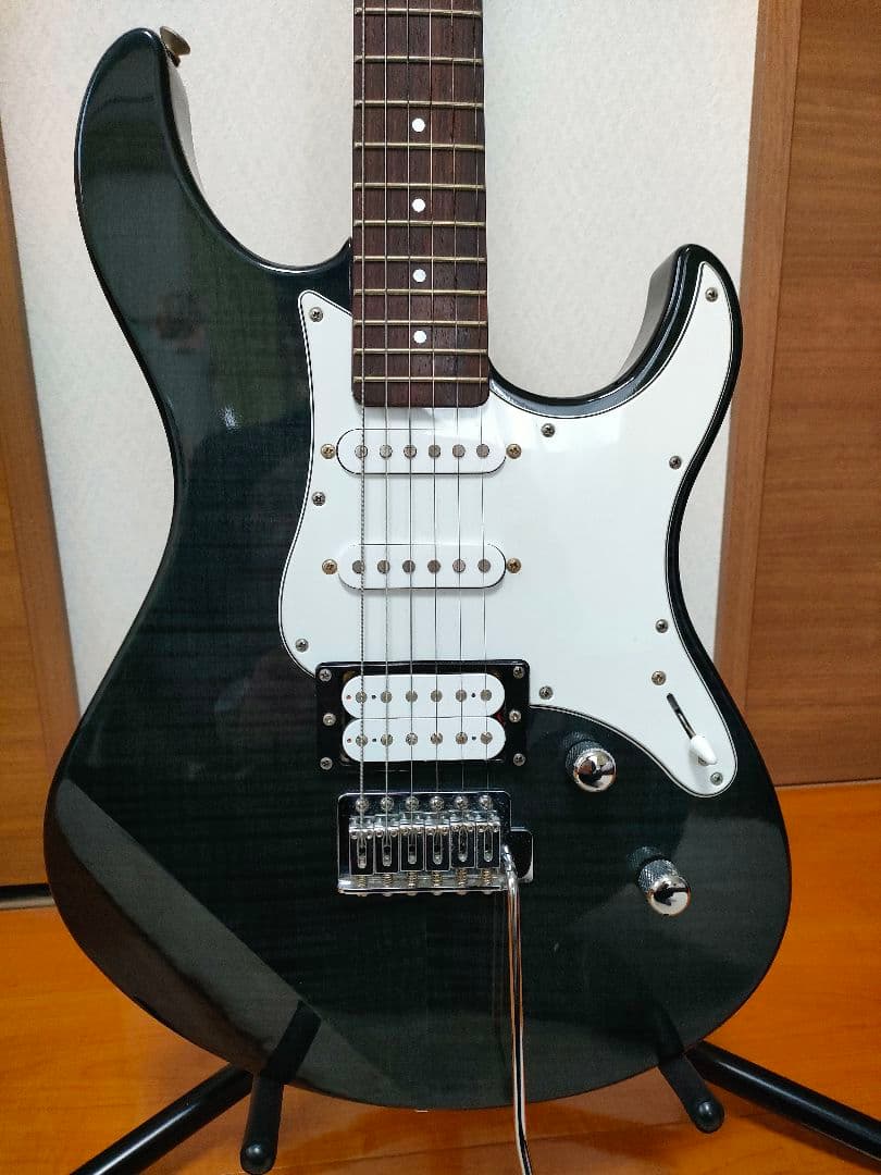 ほぼ新品YAMAHA PACIFICA PAC212VFMブラック（ケース付）