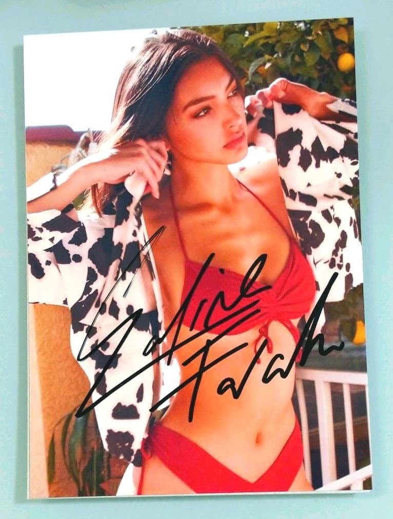 セール中…セリーヌ・ファラク直筆サイン入り2Lサイズ写真…①