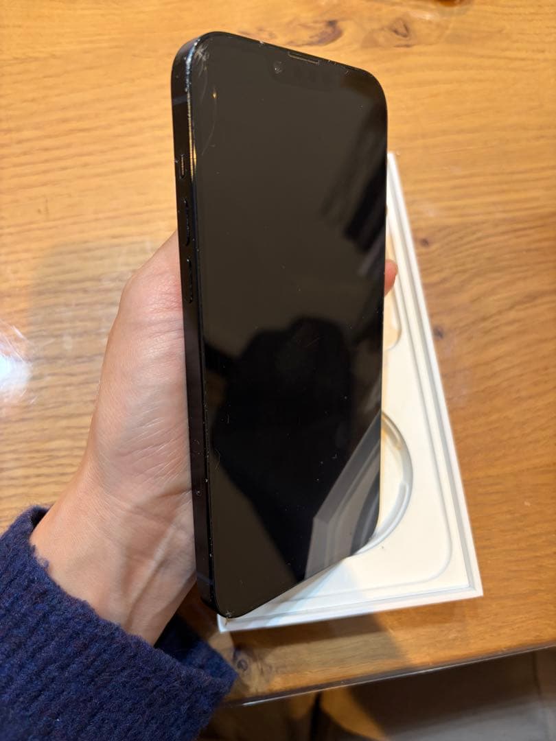 iPhone 14 128GB 画面にひびあり