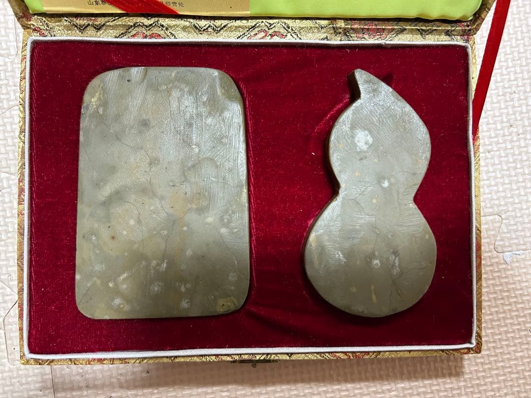 中国・三葉虫化石「燕子石硯」と 「瓢箪型文鎮」のセット