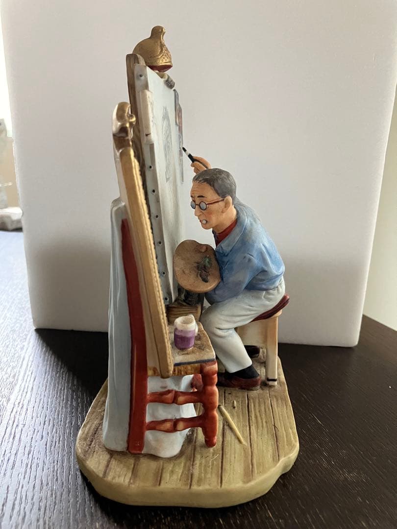 陶器　絵画をする人