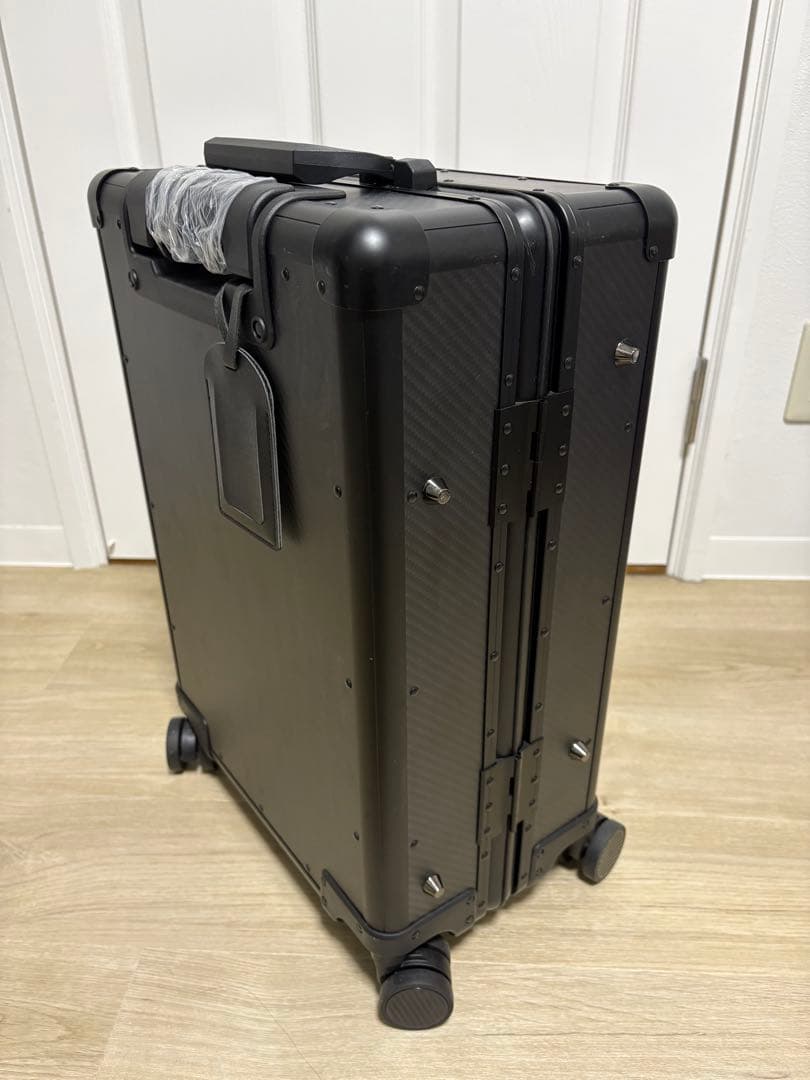 リアルドライカーボン製キャリーケース40L 高さ53cm横35cm奥行21cm