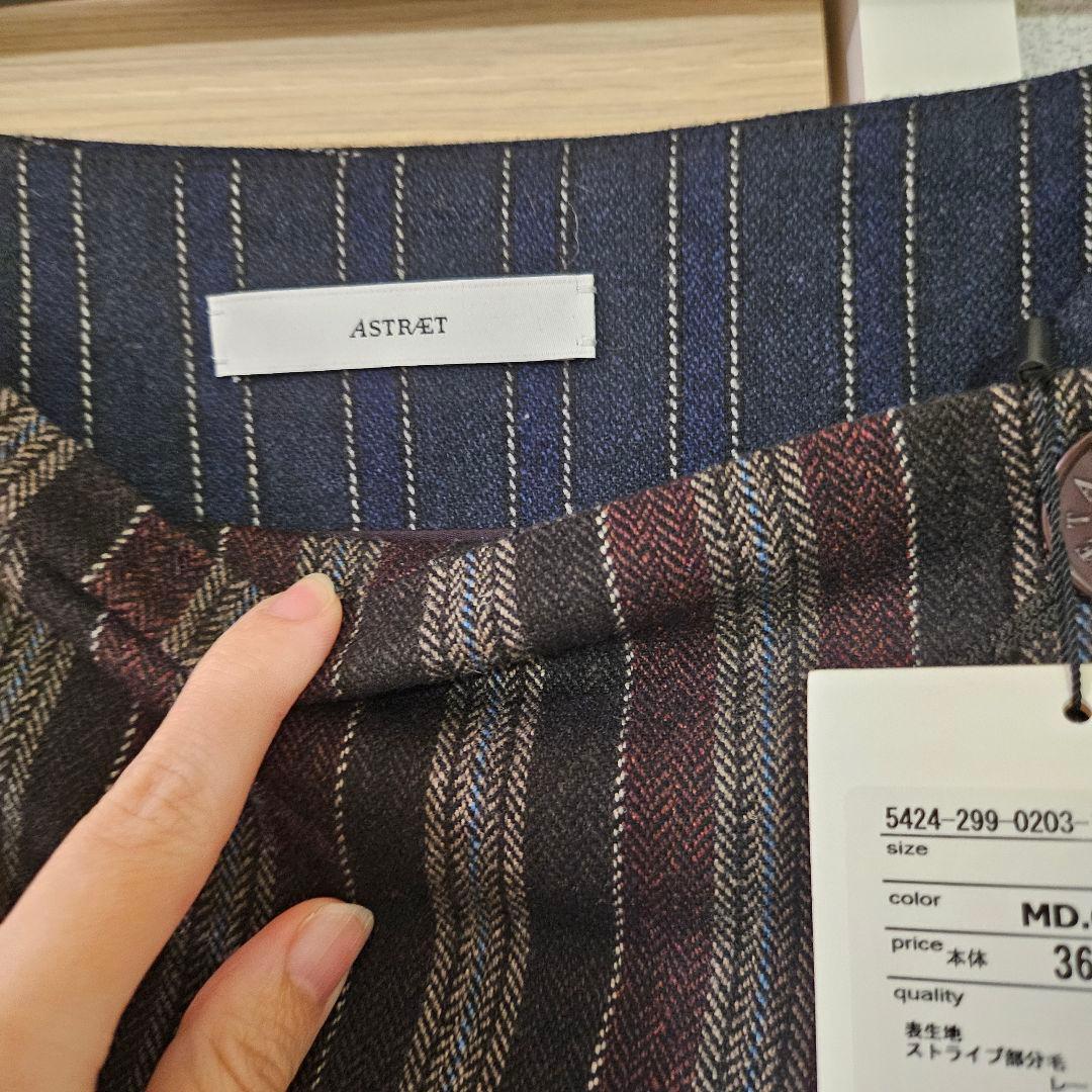 新品　アストラット　ミドル丈　スカート