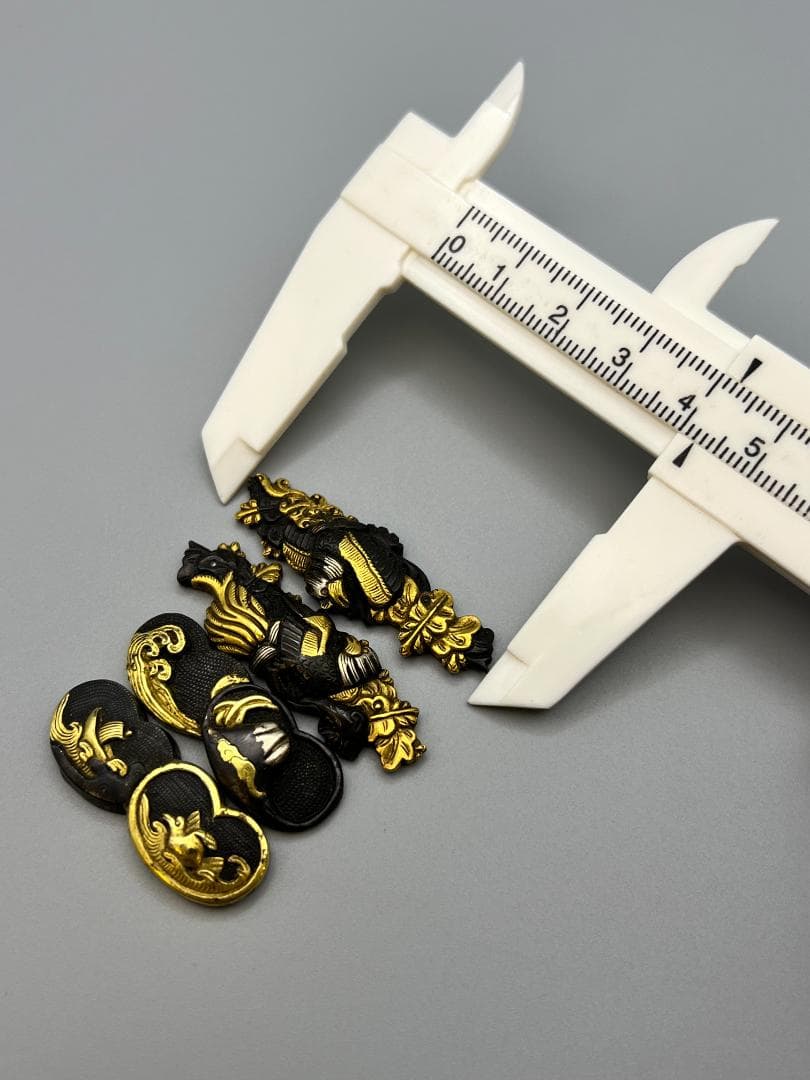 【海】江戸明治金工　鳳凰山水図　金目　手彫　目貫　４点　金銀象嵌　骨董品　元箱付