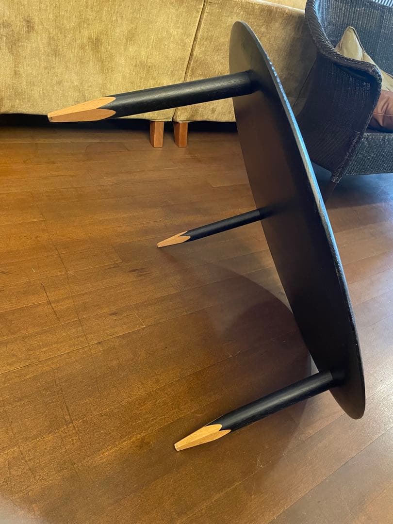 黒い円形座卓 木製　丸テーブルスコープ東屋