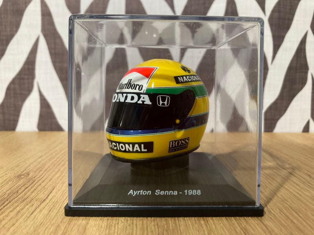 超激レア　マルボロ仕様　アシェット　1/5 セナ　ヘルメットコレクション