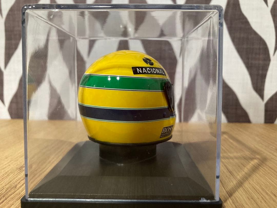 超激レア　マルボロ仕様　アシェット　1/5 セナ　ヘルメットコレクション