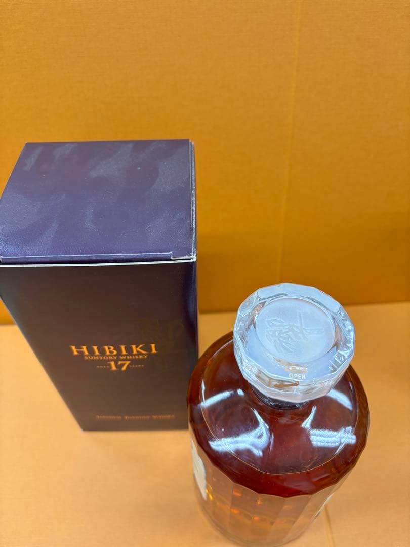 未開栓 サントリ一 響17年 古酒700ml 43% 箱付