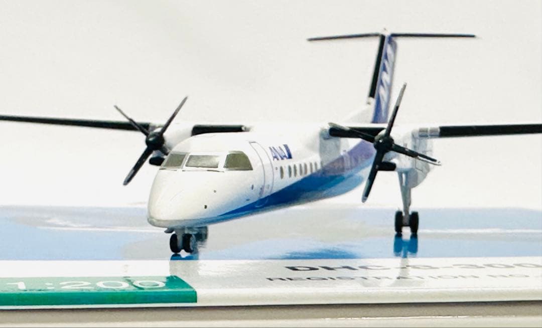 全日空商事 1/200 DHC-8-300 A-net(ANA WINGS)
