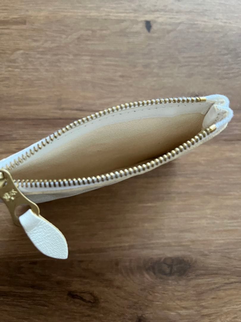 イルビゾンテ パース　ホワイト　新品未使用