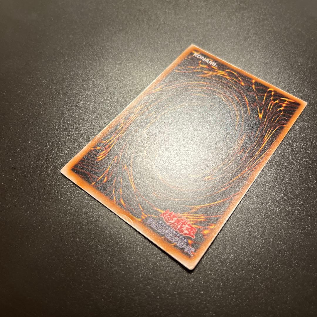 遊戯王カード ブラック・マジシャン（レリーフ）