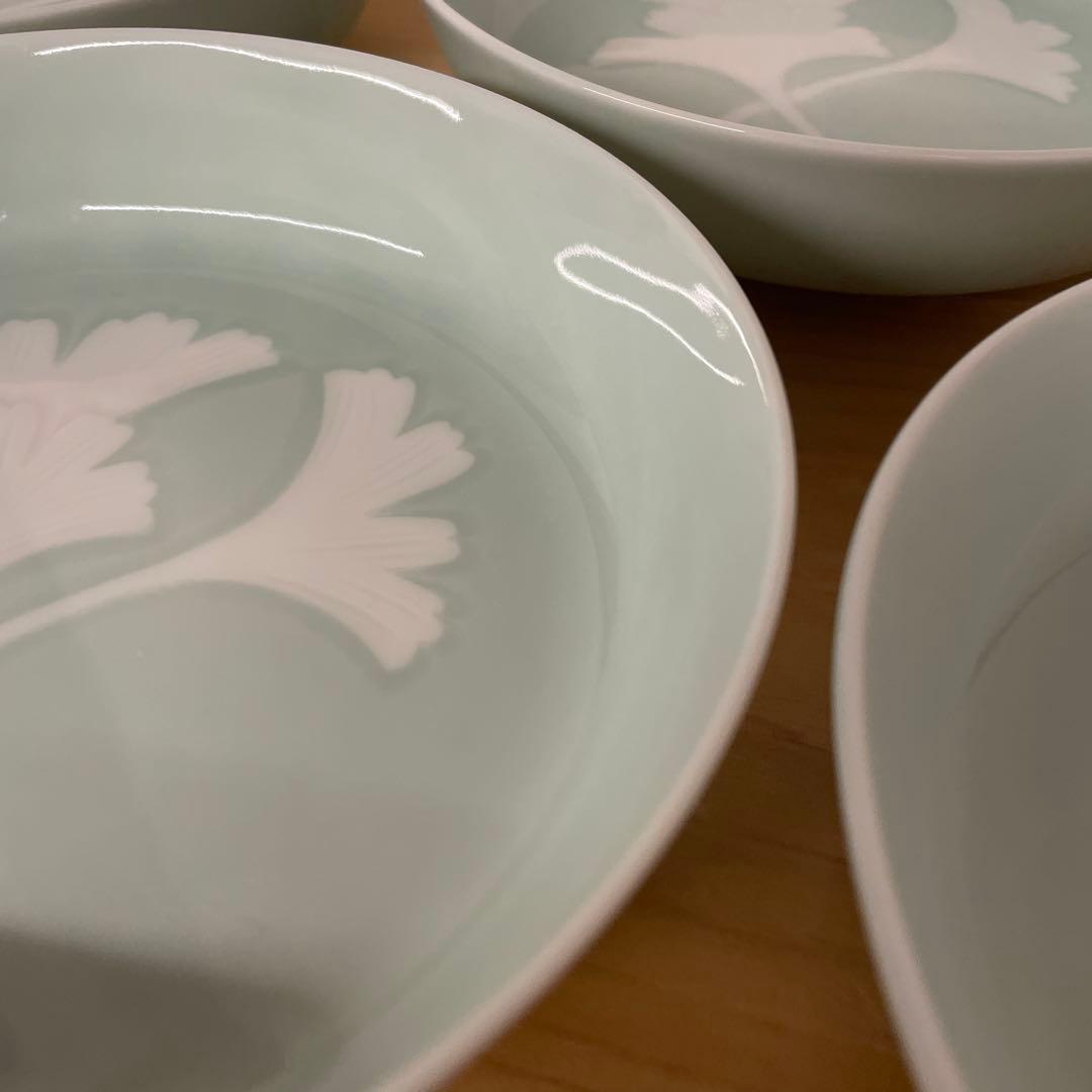 井上萬二 青白磁公孫樹文皿 5客揃　 人間国宝