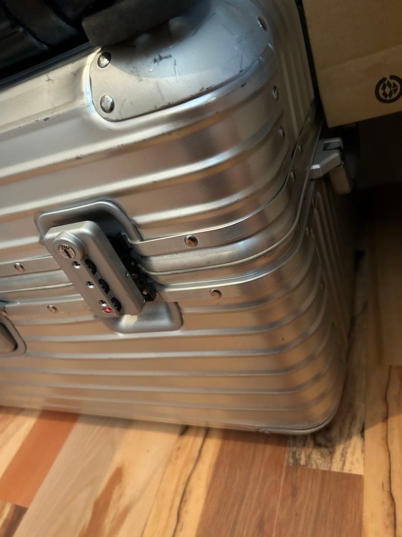 リモワ トパーズ スポーツ　923.75.00.4　89リットル　4輪