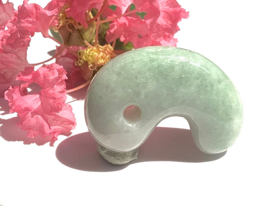 ✳摩訶不思議**吉祥開運　糸魚川翡翠小滝産*勾玉　守護石にお持ちください　鑑別書