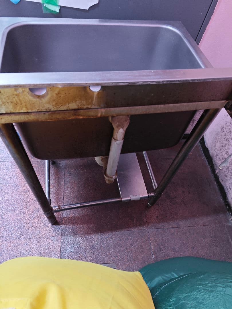 ステンレスシンク 下部棚付き東京都福生市の出品になります、引き取りのみ
