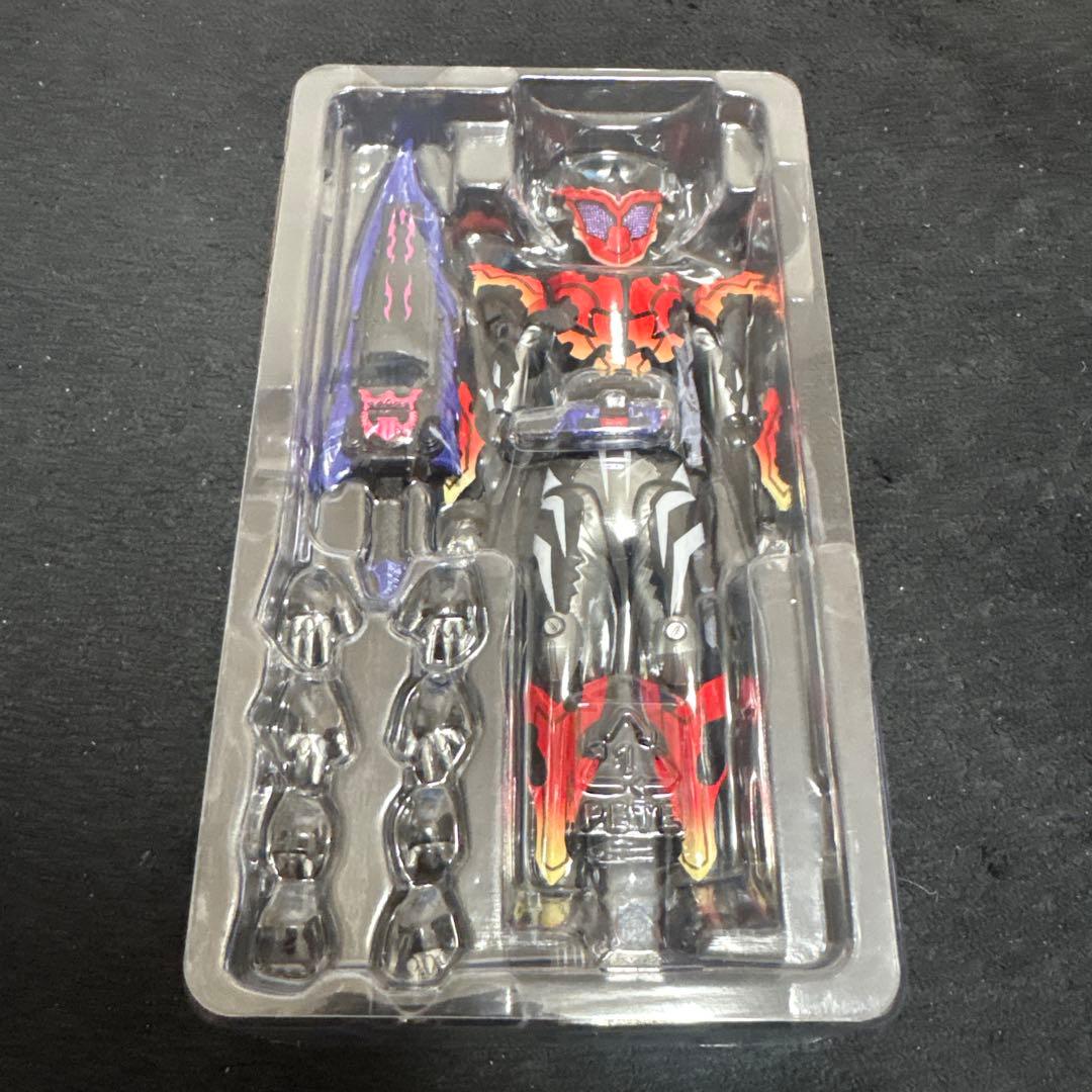 SHFiguarts フィギュアーツ　ガヴケーキングフォーム　ビターガヴ