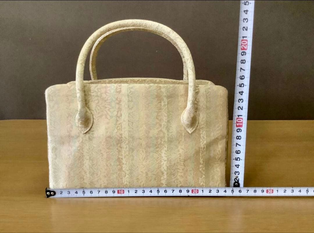 淡いベージュ　和装用バッグ　利休バッグ
