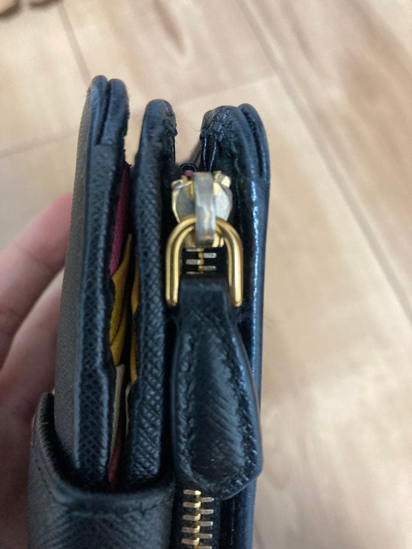 PRADA ブラック サフィアーノレザー 二つ折り財布