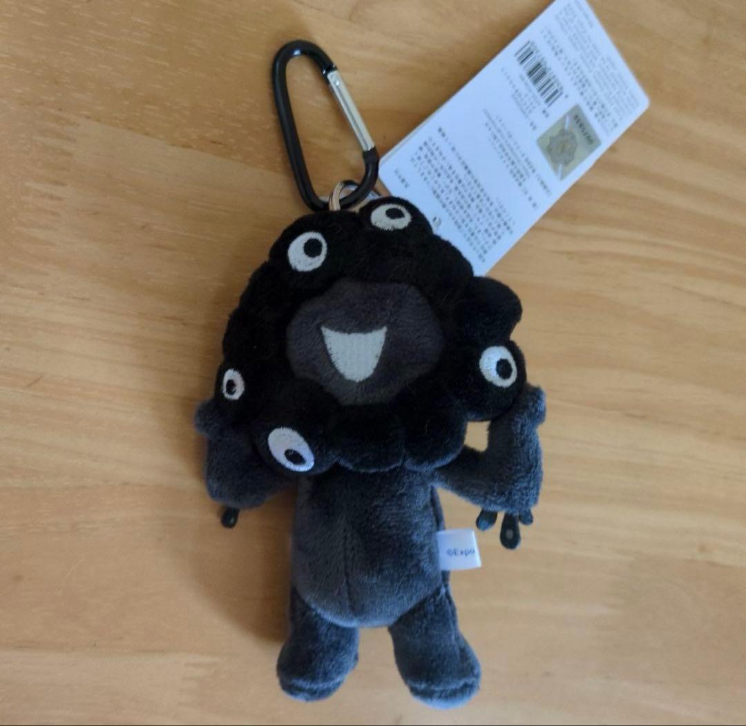 新品未使用タグ付きミャクミャクカラビナ付きマスコット黒 立ち