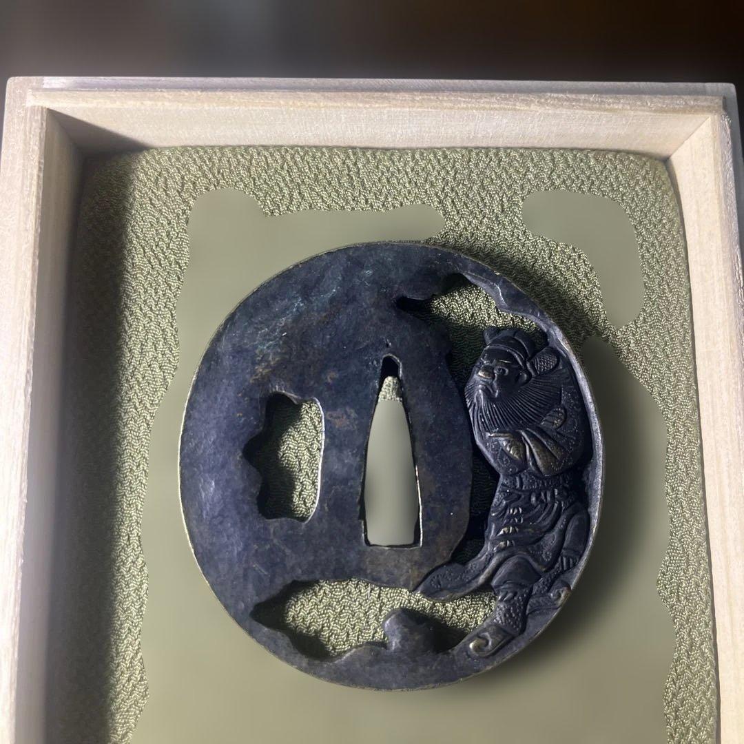 武士彫刻 鉄製刀の鍔2点