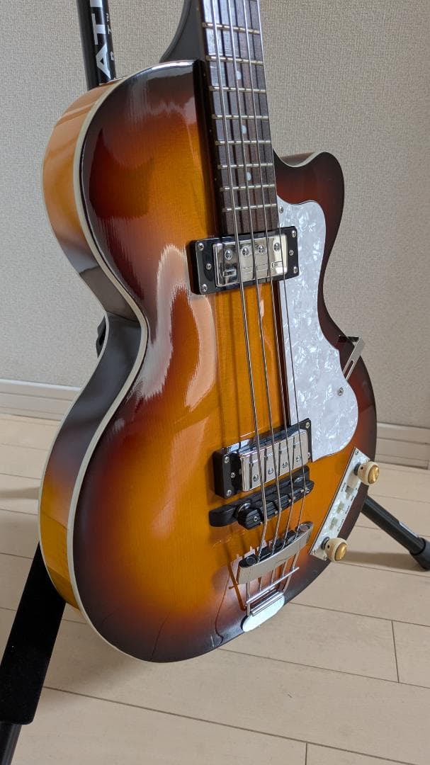 Hofner Ignition club SB ナットノブ交換済