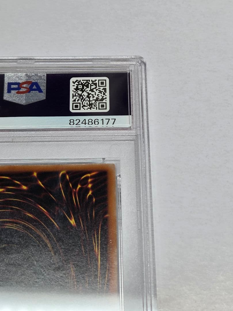 遊戯王　混沌の黒魔術師　レリーフ　PSA8