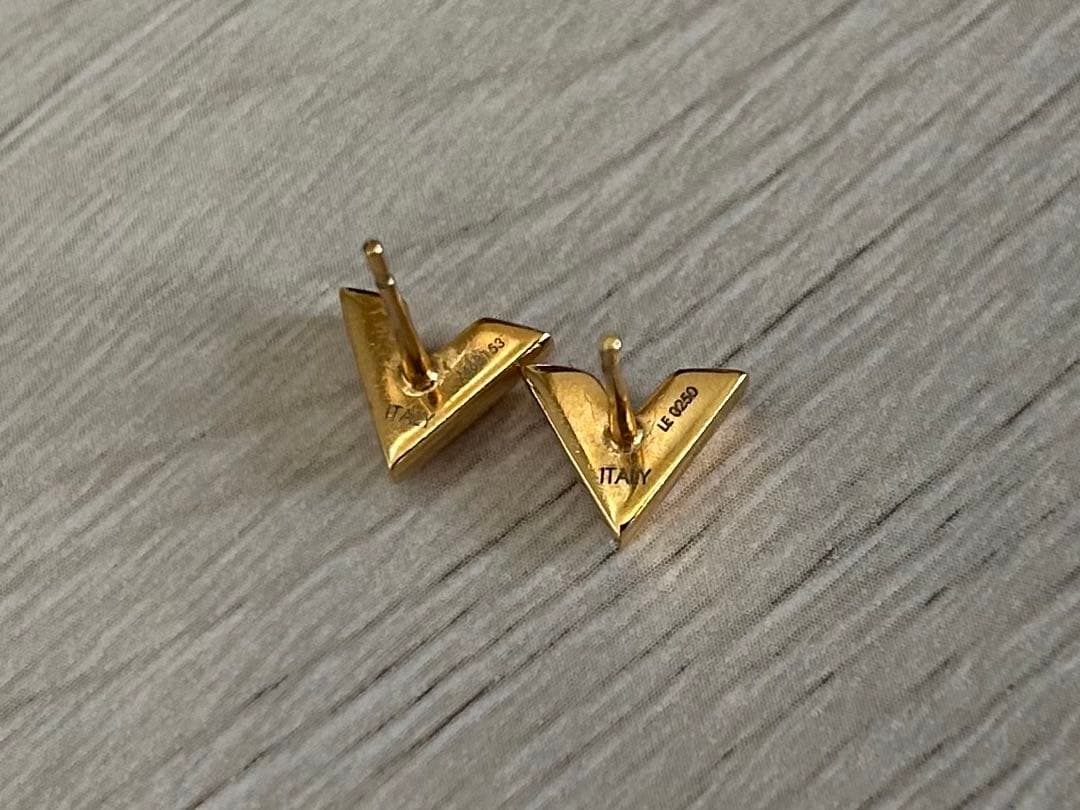 ルイヴィトン ピアス エセンシャル