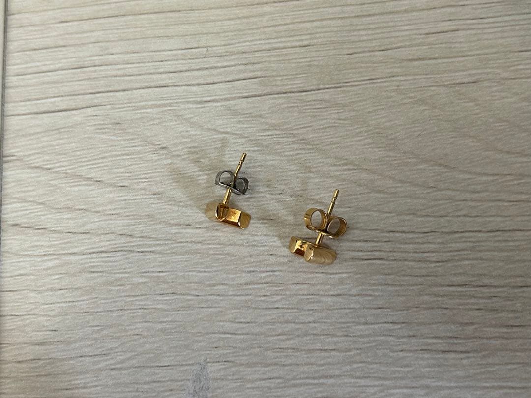 ルイヴィトン ピアス エセンシャル