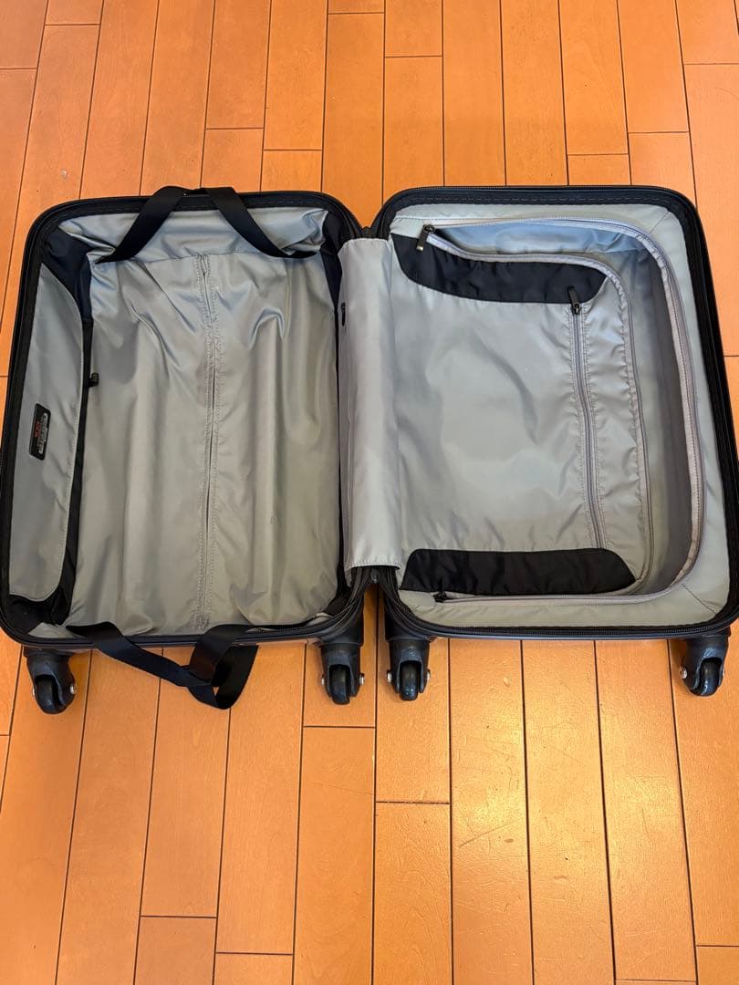 訳アリ　TUMI トゥミ　機内持ち込みキャリーバッグ　28020SL V