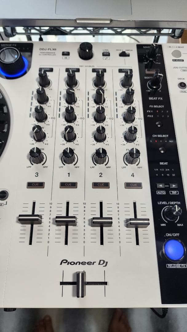 Pioneer DDJ-FLX6-W DJコントローラー