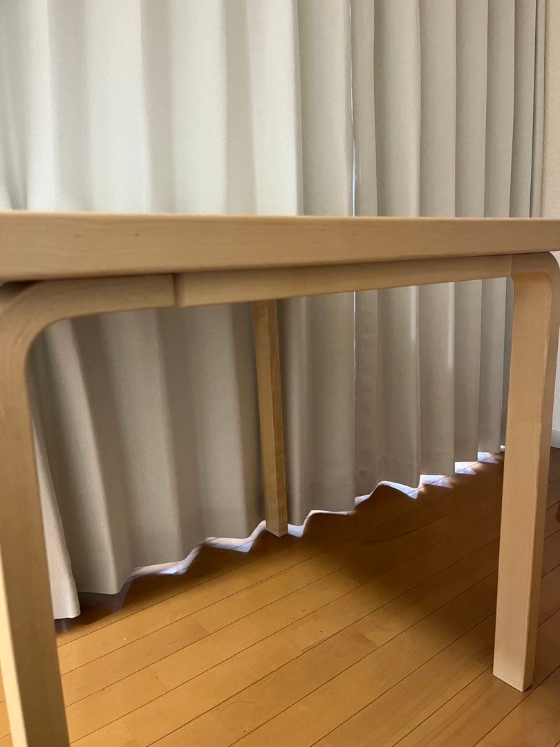 【00.020907】artek 81C テーブル　ホワイトラミネート