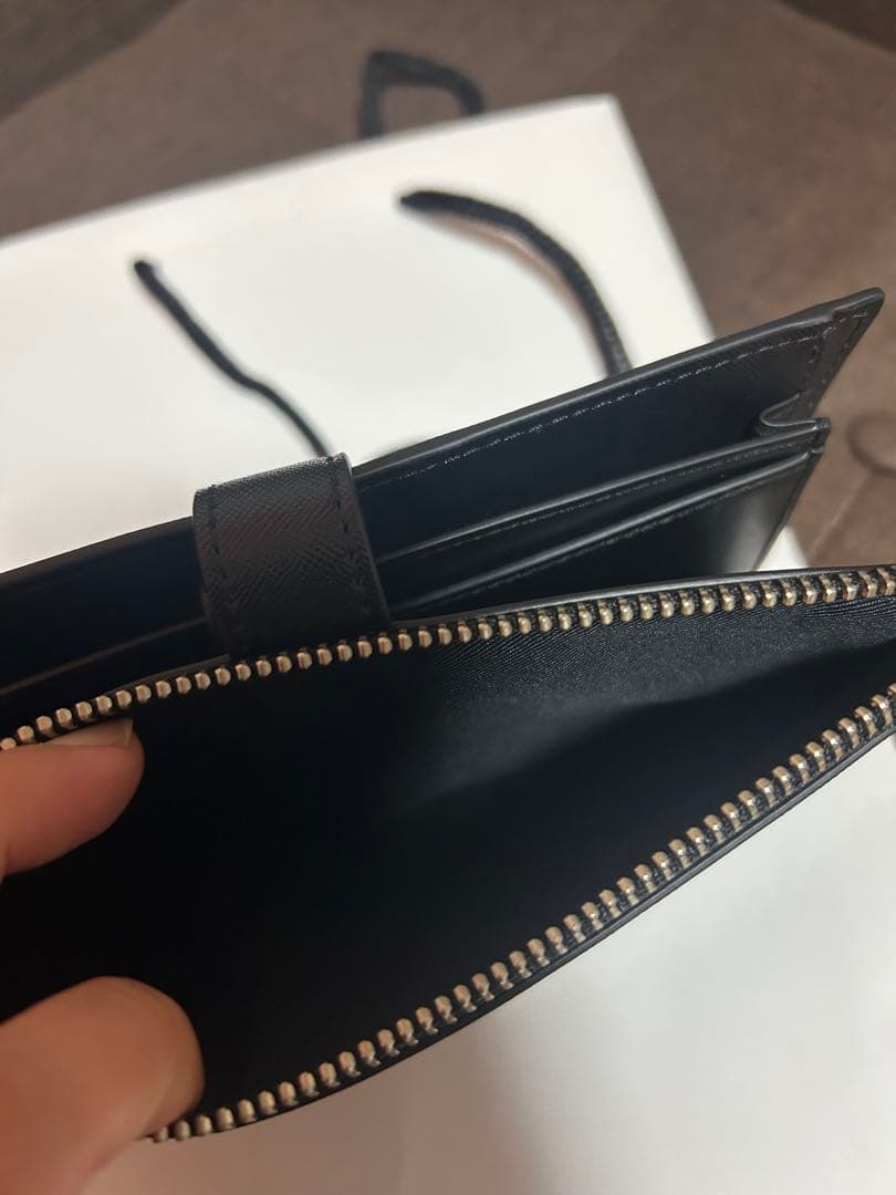 新品　MARC JACOBS 黒 二つ折り財布　フォンリストレット