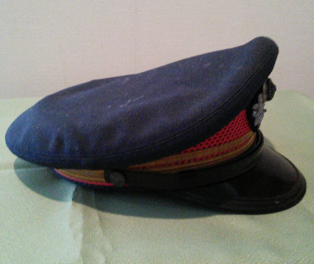 国有鉄道の帽子です。駅長さんの。