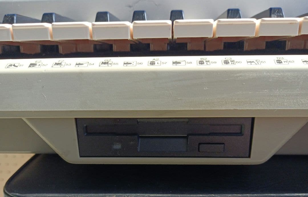 Yamaha PSR-2100シルバー 61鍵