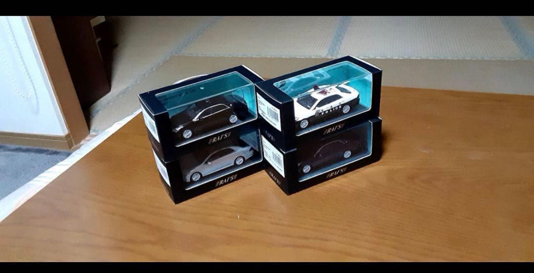 【4台セット】レイズ　クラウン　パトカー　1/43