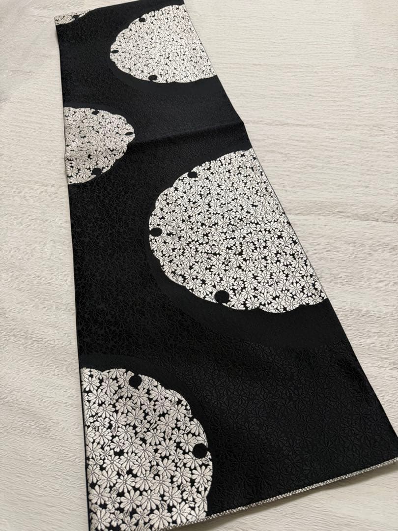m-47 雪輪 菊 正絹 袋帯 黒地 極美品