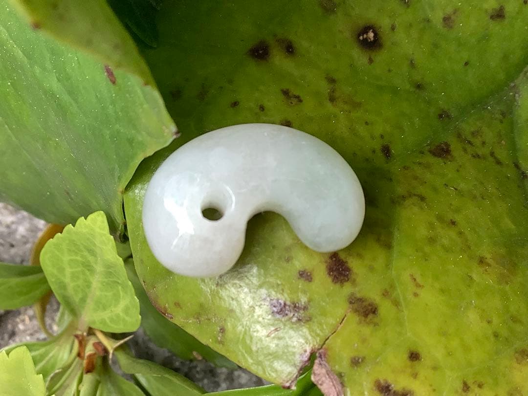 ✳極上材料使用‼️ 氷*糸魚川翡翠勾玉　神様と通じる縁起物お守り　鑑別書取得極上品