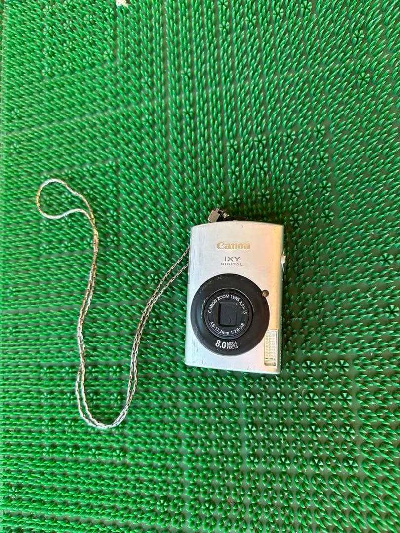 Canon IXUS コンパクトデジタルカメラ シルバー