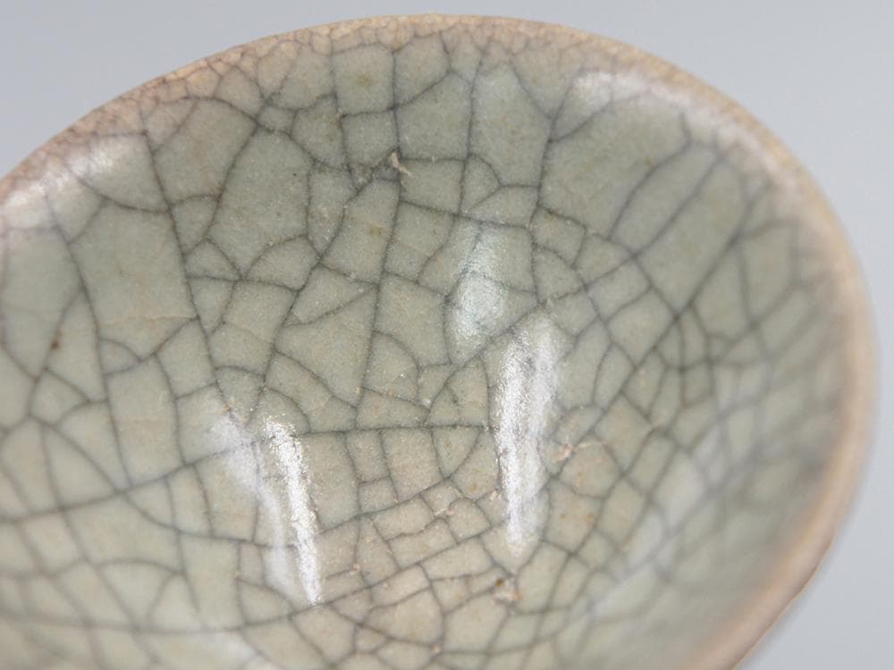 【瓷】　★ 瓷器 倣哥釉小盞 ★　作家物　貫入釉薬 落款在銘　東洋陶磁