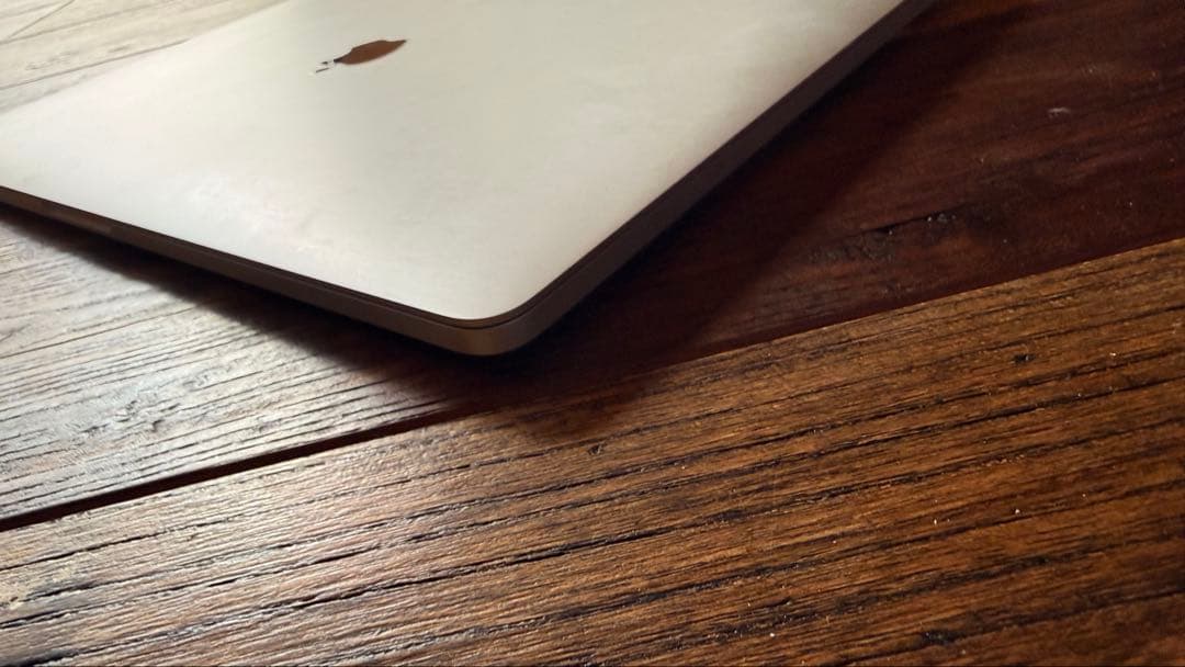 爆安MacBook Pro 15インチCore i7 充放電回数62回！