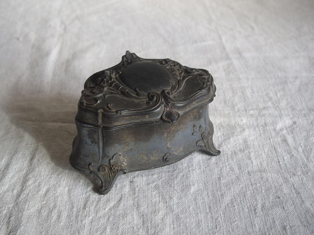 ヴィクトリアン様式アールヌーヴォー ピューター宝石箱 ジュエリーケース/K278